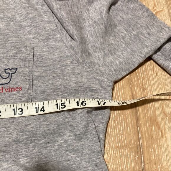 Vineyard, vines, happy holidays, long sleeve, gray pocket, tee size extra small - Picture 5 of 6